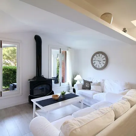 Gorgeous Renovated Cala Sant Vicenc *